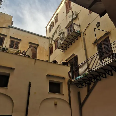 Sunshine Hostel Palermo-3